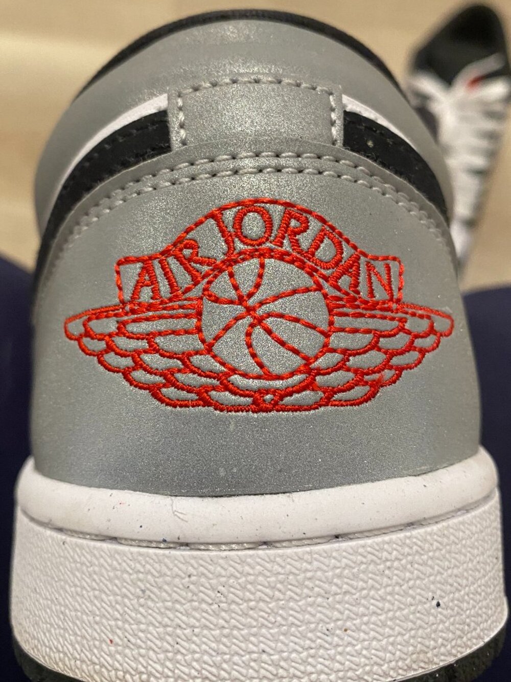 Air Jordan 1 Low SE Matte Silver Men’s 9 - Picture 8 of 11